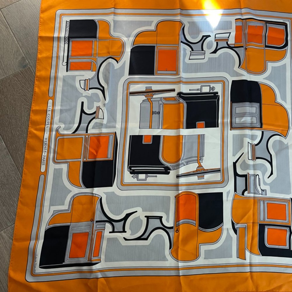 Much beloved HERMES 35" sq. silk twill scarf Les Coupes Original folds, tag